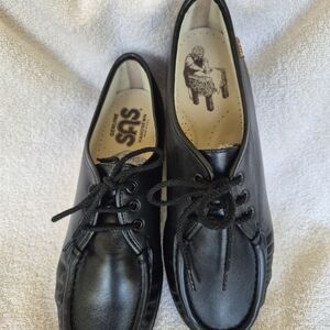 SAS Handsewn Black Leather Loafers. Size 8.5